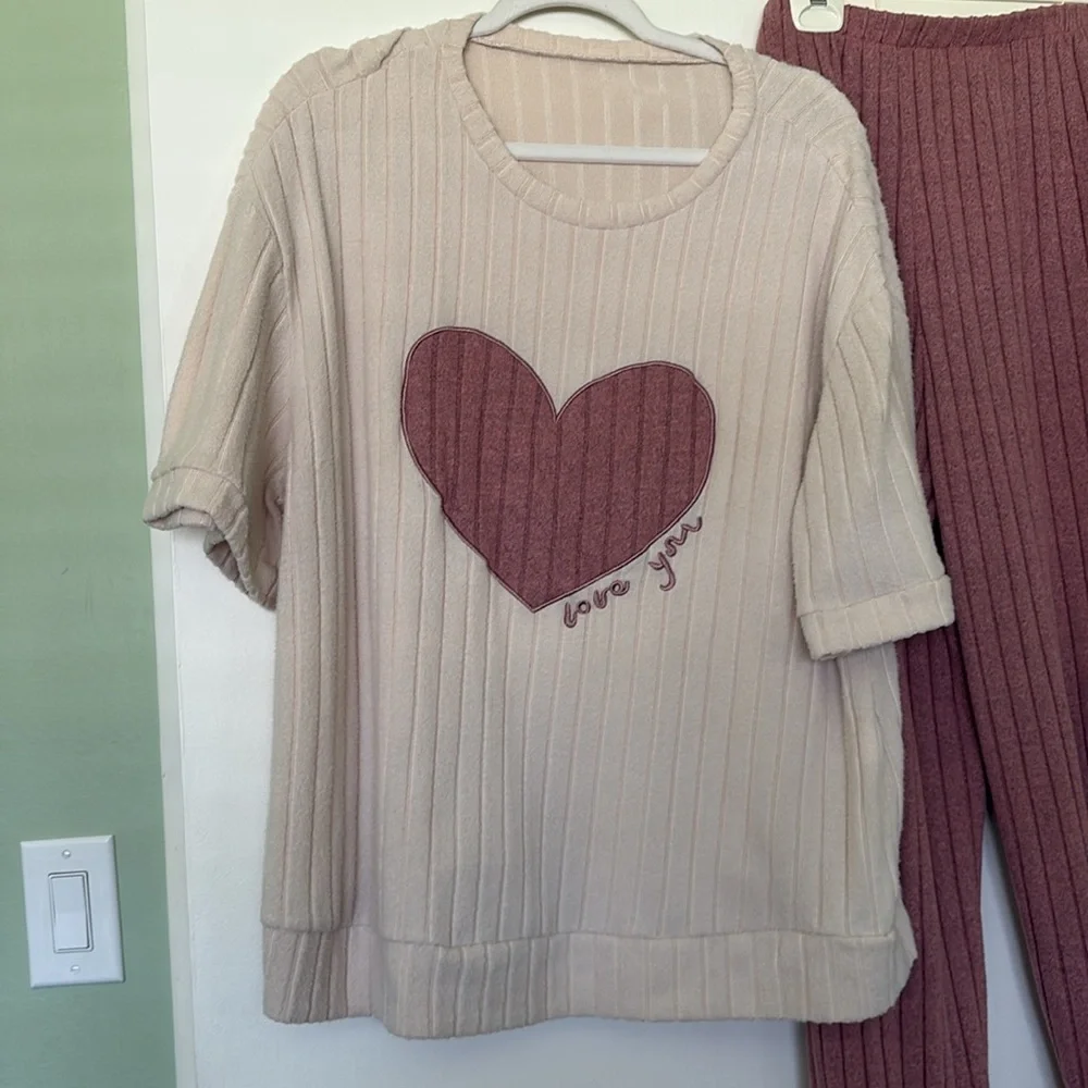 Cream and Mauve Heart Lounge Set - Picture 2 of 3